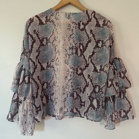 Guess Snake Print Chiffon Bell Ruffle Sleeve Blouse Top Size XS bin 2Q - Picture 5 of 5